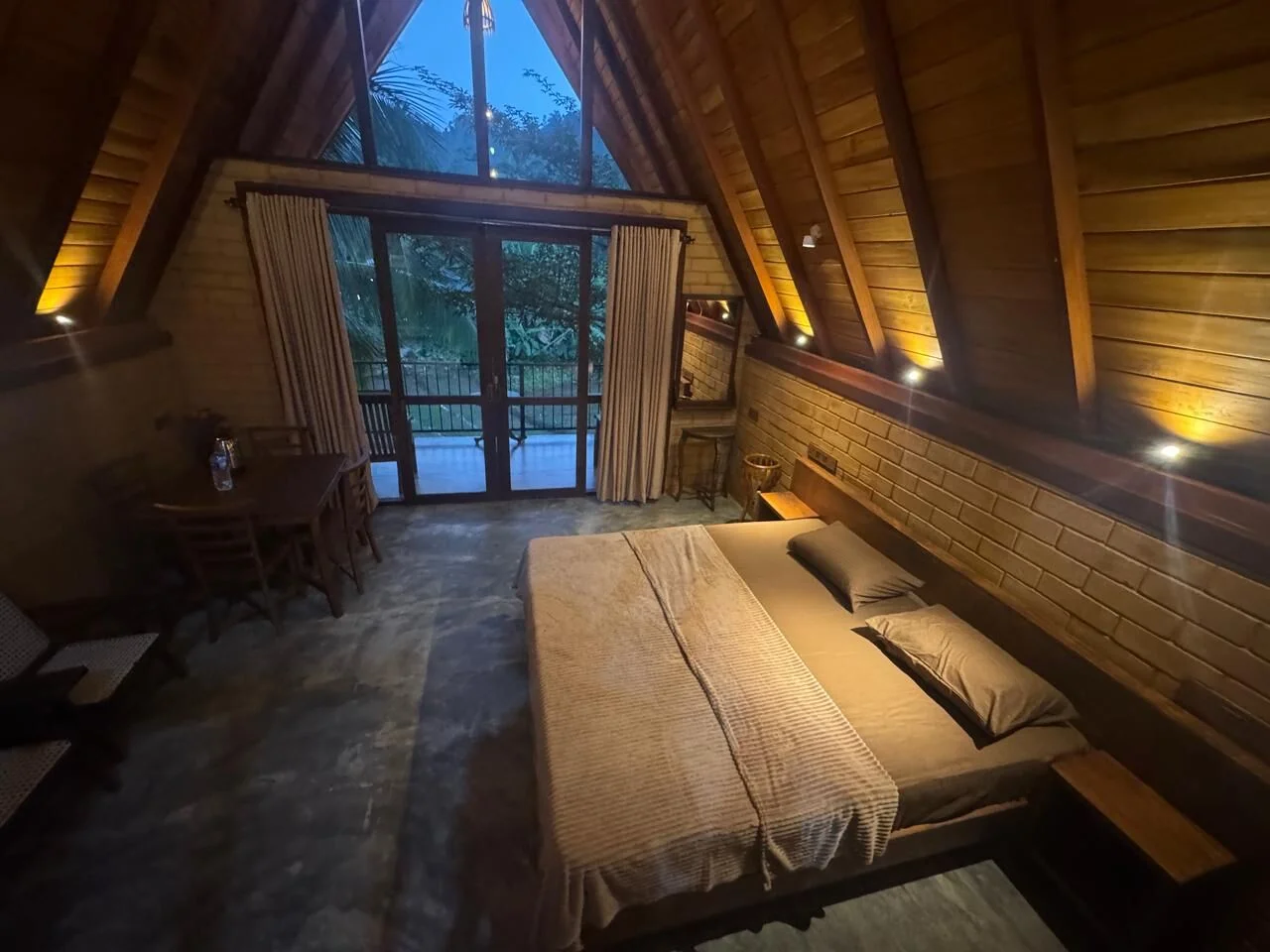 Luxury Hotel in Sinharaja - The Royal Cabin Luxury Details 3